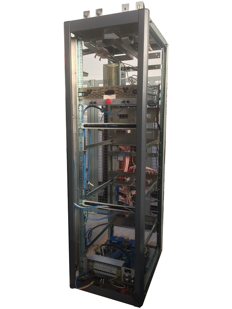 r2e-lhc600a-10v-rack-view02