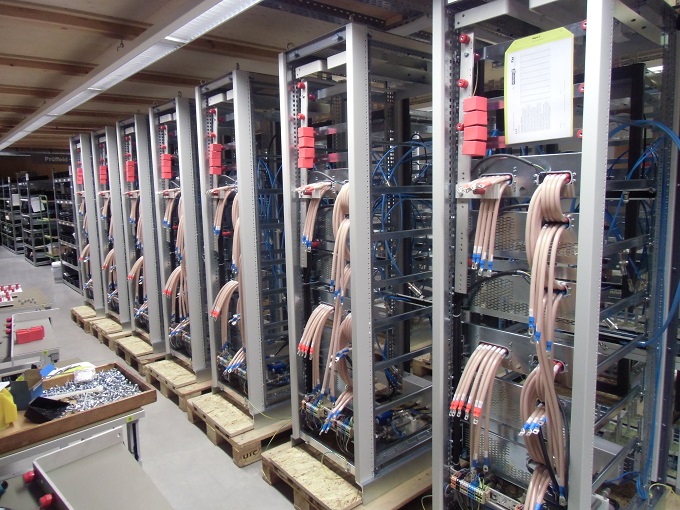 r2e-lhc600a-10v-racks-production